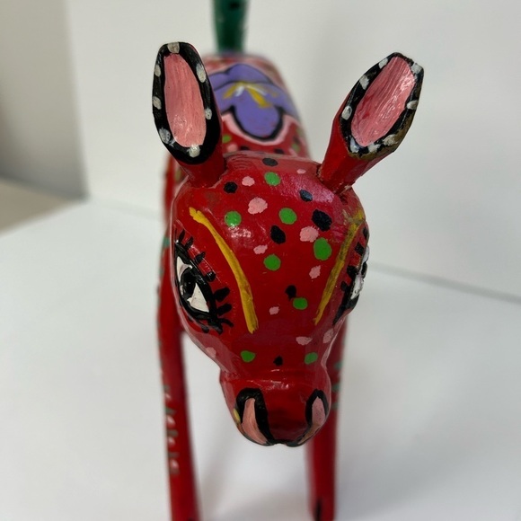 Bright,Beautiful, Squirrel /solid hand carved tropical hardwood (9.5"W X 12"H) - Picture 2 of 8